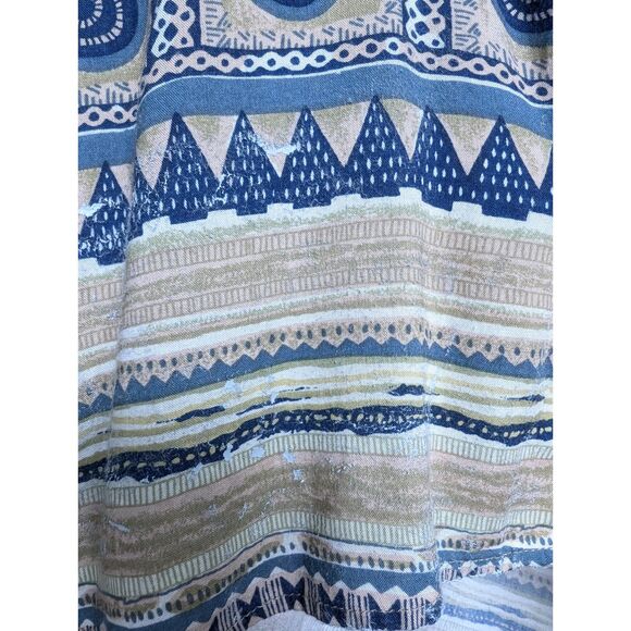 Lightweight 1990s Large Button Up Shirt with Rad Design - Picture 7 of 8